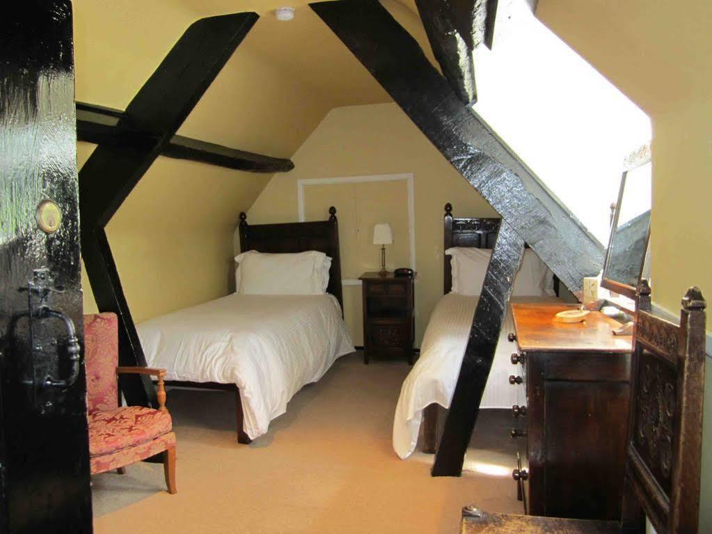The Three Cocks Coaching Inn Glasbury Εξωτερικό φωτογραφία