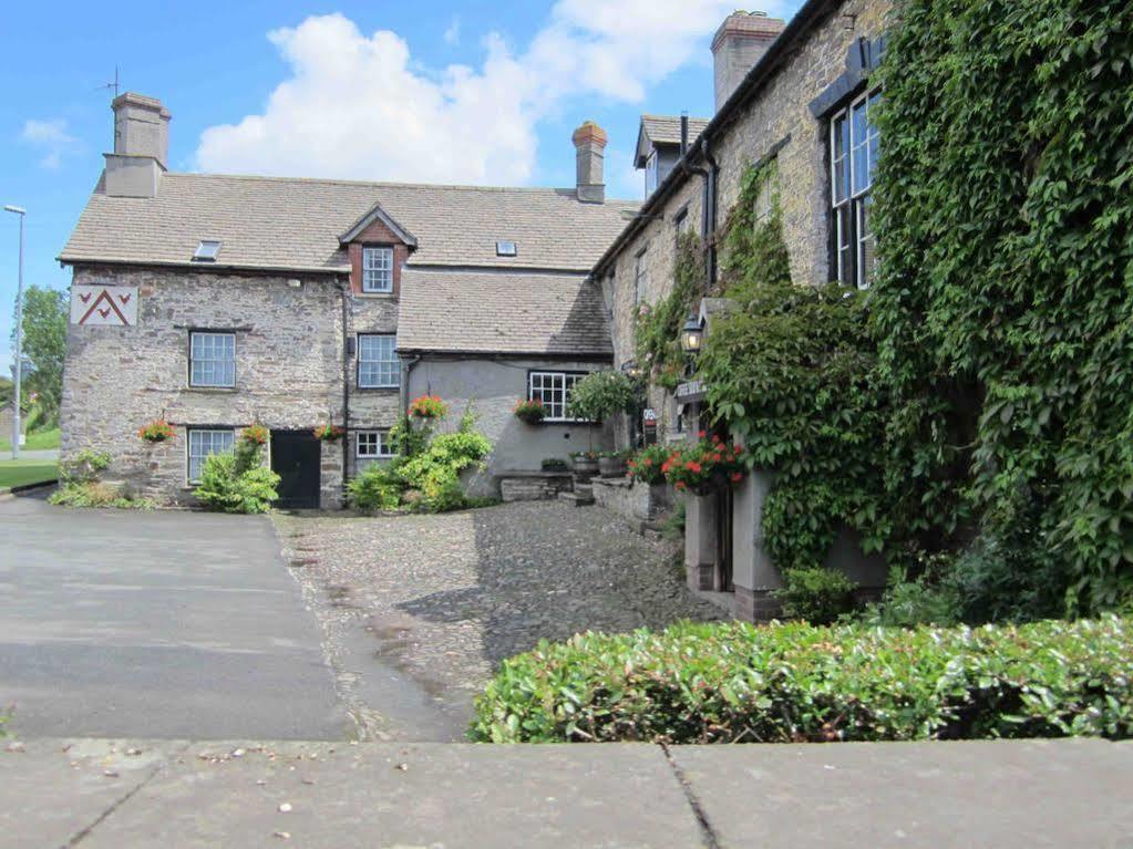 The Three Cocks Coaching Inn Glasbury Εξωτερικό φωτογραφία
