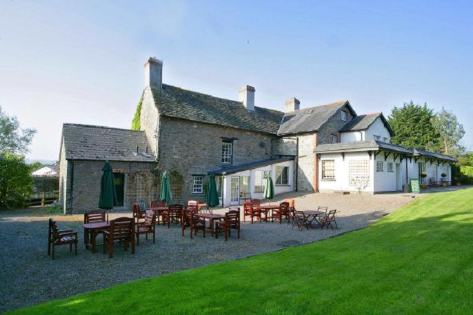 The Three Cocks Coaching Inn Glasbury Εξωτερικό φωτογραφία